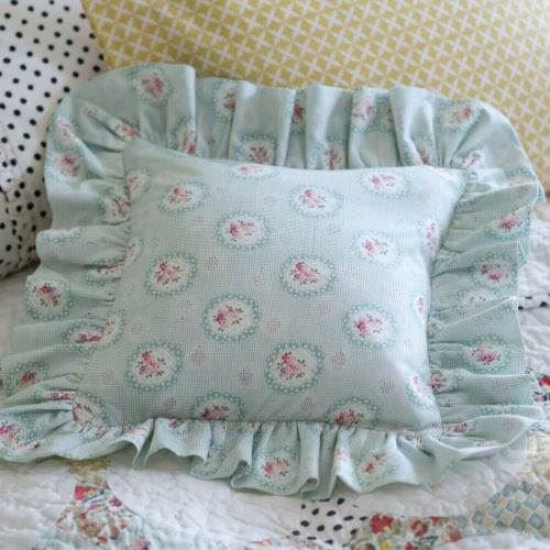 Taylo R Lienns 1042emma-rt Emma Aqua Print Toss Pillow