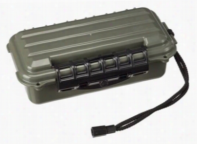 Plano Guide Series Waterproof Field  Box - M