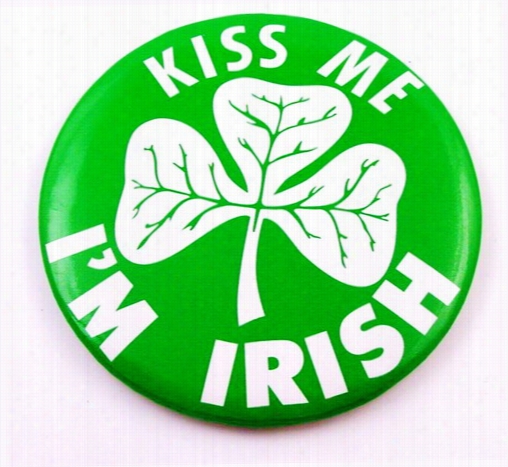 Kiss Me I'm Irish Buttons Pins (12 Pa Ck)