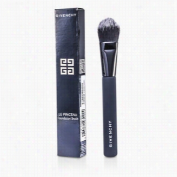 Le Pinceau Foundation Brush