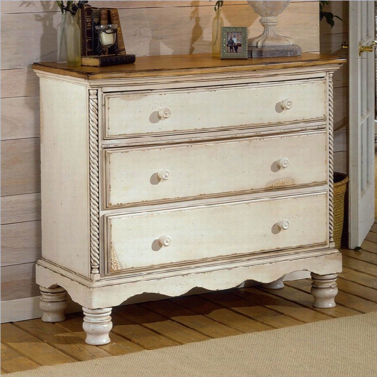 Hillsdale House Wilshire 3 Drawer Bachelor's Chest In Antique Whte