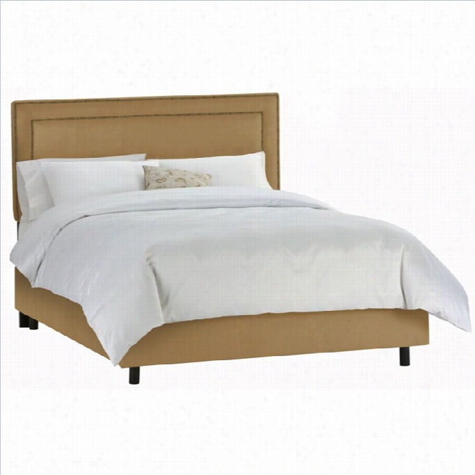 Skyline Furniture Border Bed With Brass Buttons In Saddle-king