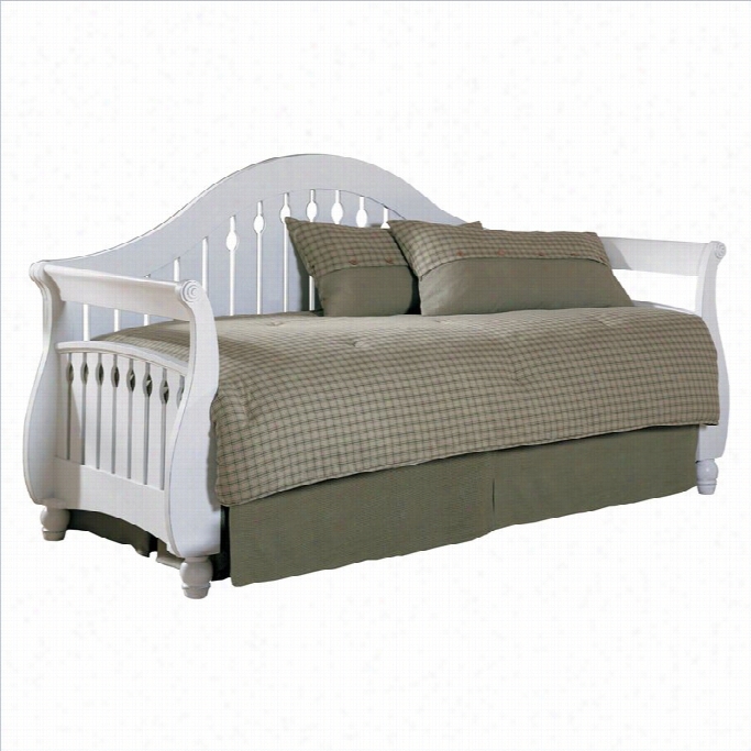 Form Bed Fraser Wood Daybed Wiith Link Sprinf In Frost Finish