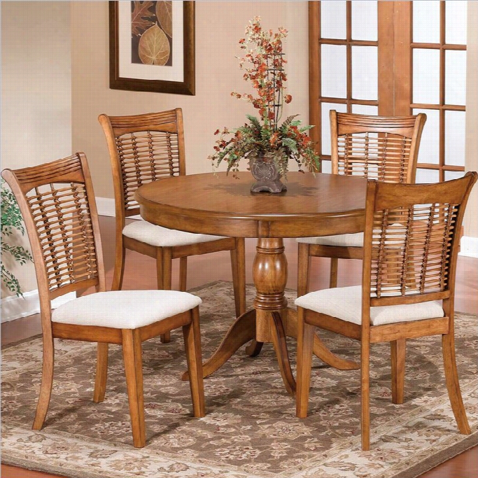 Hillsdale Bayberry 5 Piexe Round Diining Table Set In Oak Finish