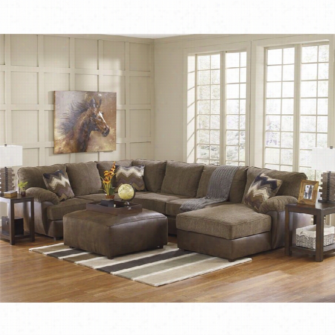 Asgley Cladio 4 Composition Right  Sectional In Hickory