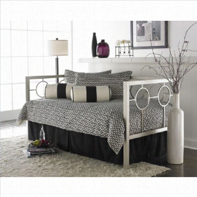 Fashion Bed Astoria Daybed With Link Spring And Trundle In Champagne