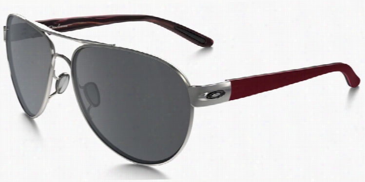 Oakleyd Isclosure Sunglasses